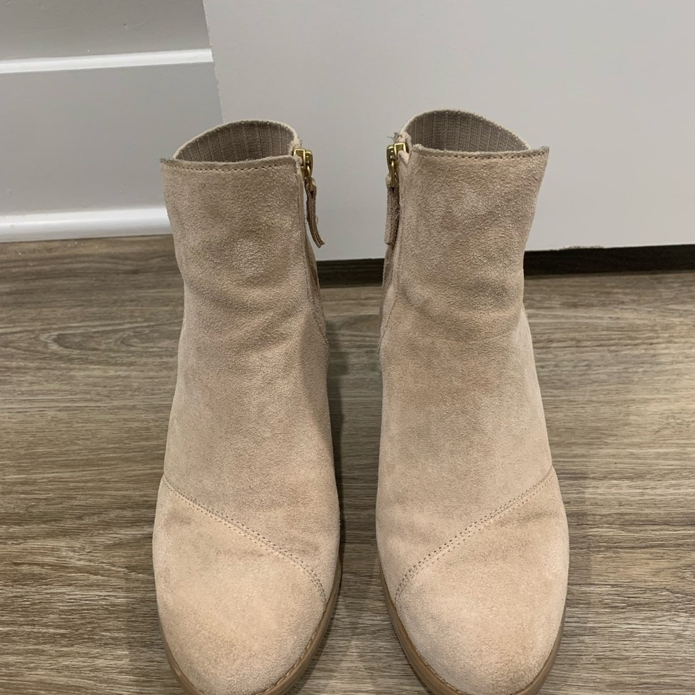 Tom’s Wedge Booties Size 8